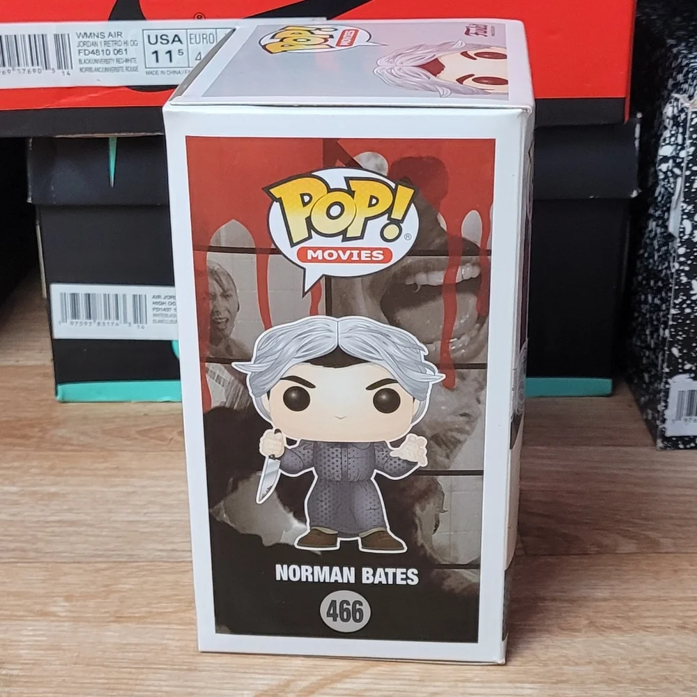 Funko Pop Vinyl #466 - Psycho Norman Bates w/ Box Protector (Alfred Hitchcock)